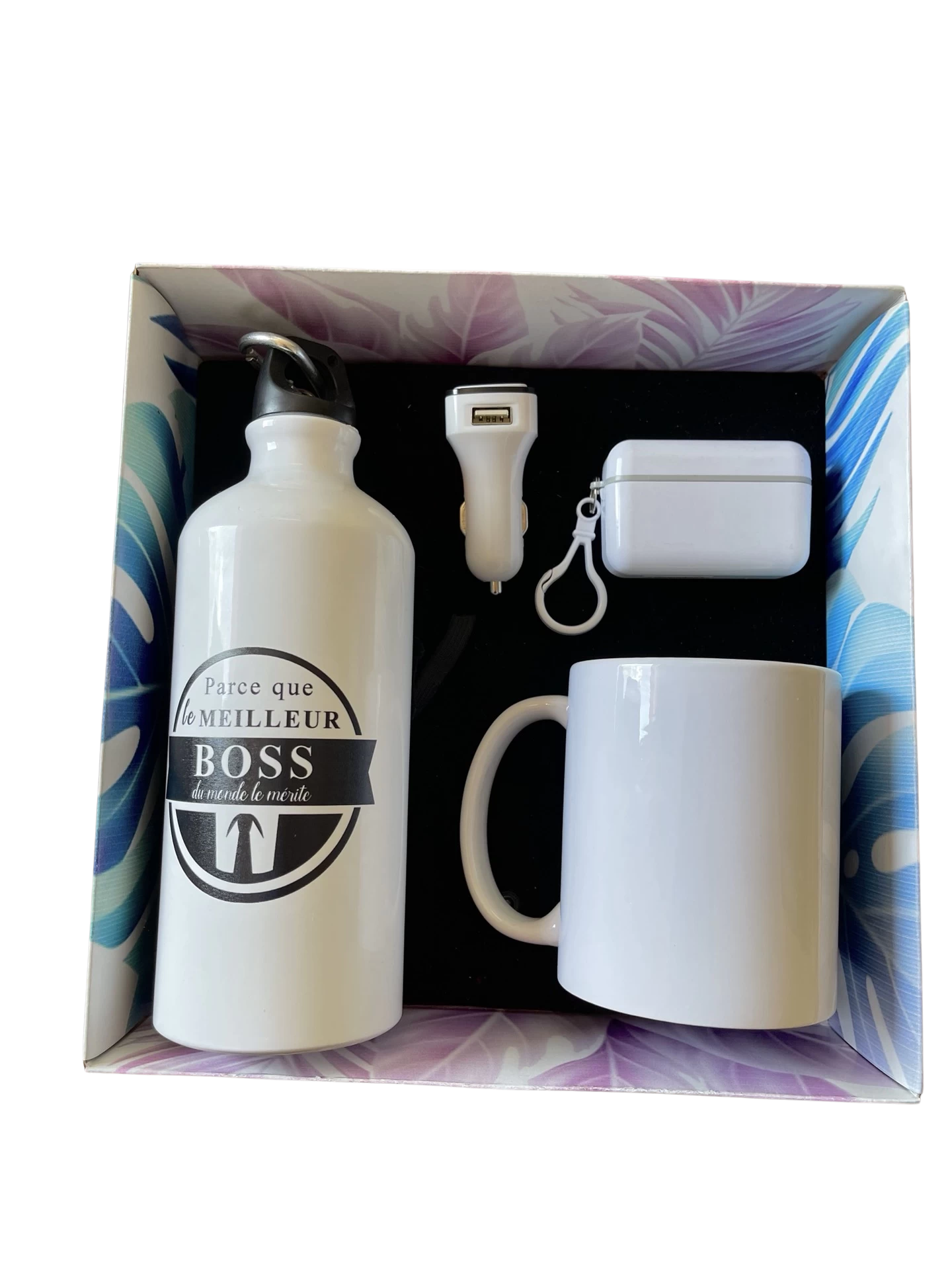 Coffret Gourde+ Ecouteurs+ Mug+ Chargeur voiture